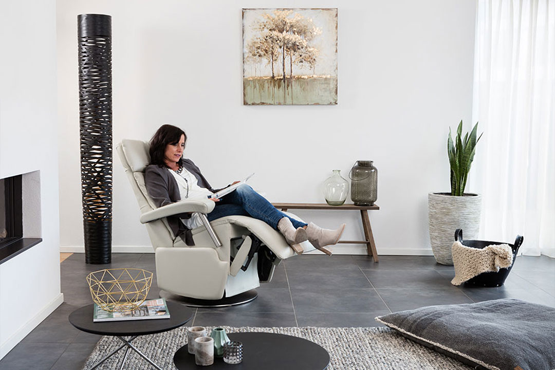 Einfach bedienbarer Seniorensessel mit automatischer Aufstehhilfe